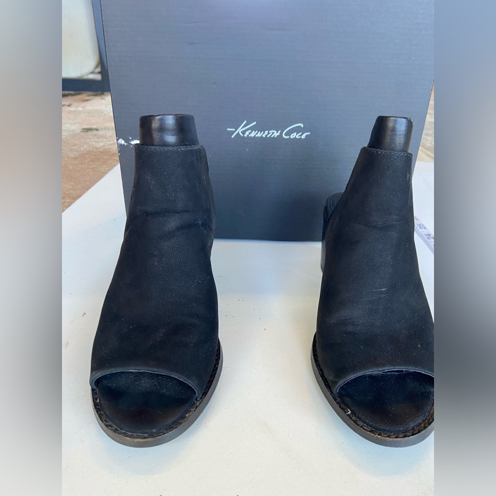 Kenneth Cole Black Mules
